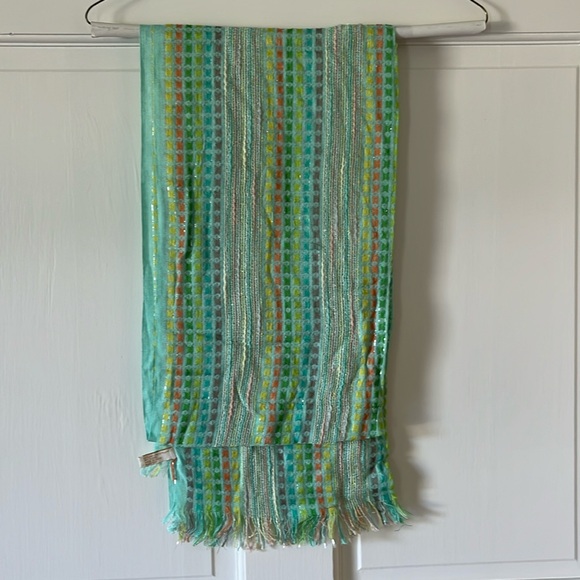 Beautiful Spring/Summer Lightweight Scarf - Picture 1 of 6